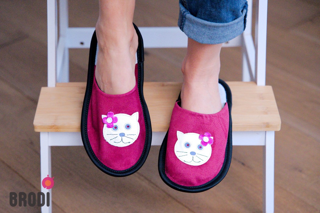 Leather Slippers Classic Pink with Cat